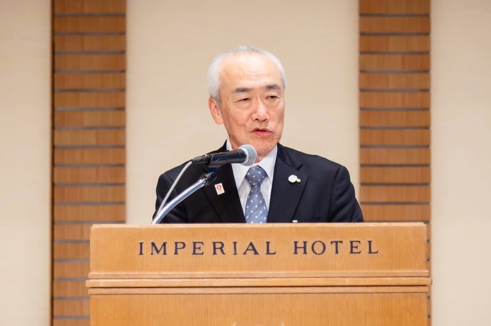 䕃山秀一新会長（写真右）をはじめ、当協会の新しい執行体制が発表された。