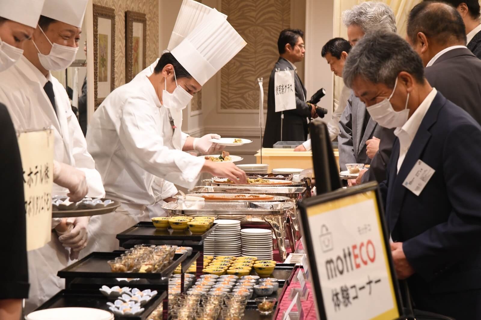 ホテルメトロポリタン エドモントで開催された「mottECO FESTA 2024」。「もったいないメニュー」を実食することができる「mottECO体験コーナー」もあり、関係省庁や自治体、事業者など多くの参加者が食品ロス問題について学んだ。