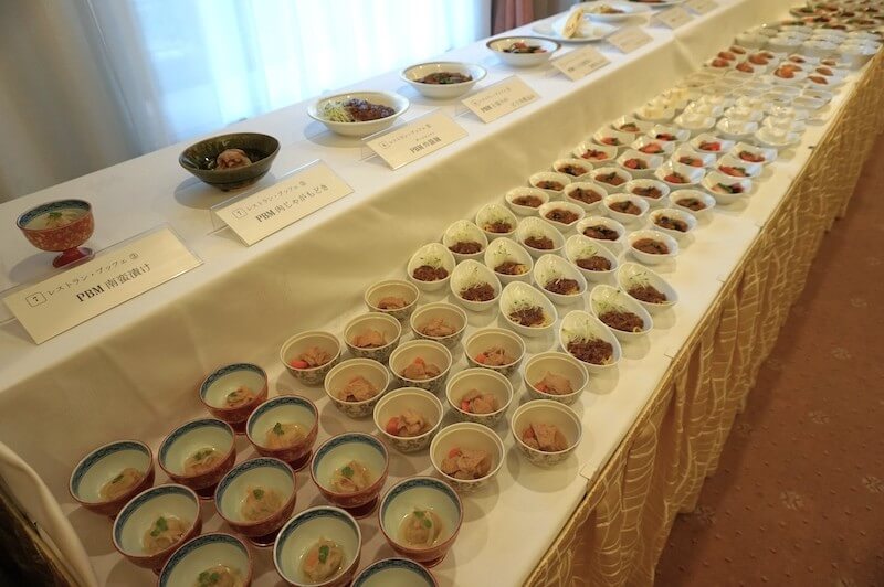 県庁の農林水産部やJAの担当者、メディア関係者など有識者を招いて試食会を実施。