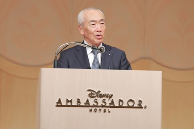 開会の挨拶に立つ䕃山秀一会長