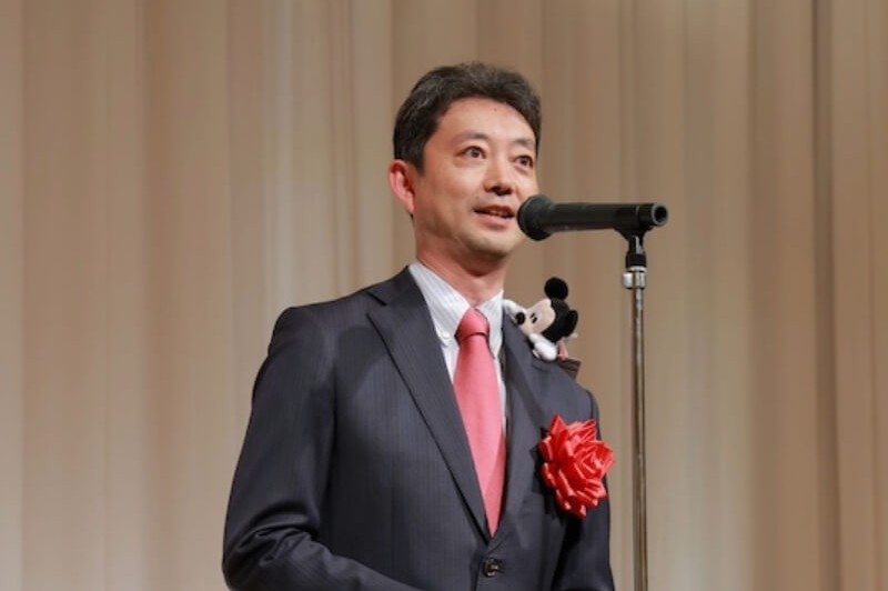 懇親会で挨拶に立つ熊谷俊人千葉県知事