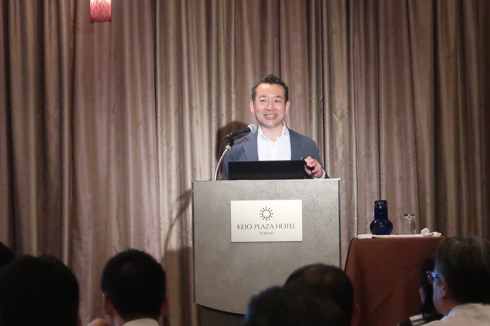 松井剛氏が講演する様子